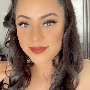 Meet your Posher, Daniela